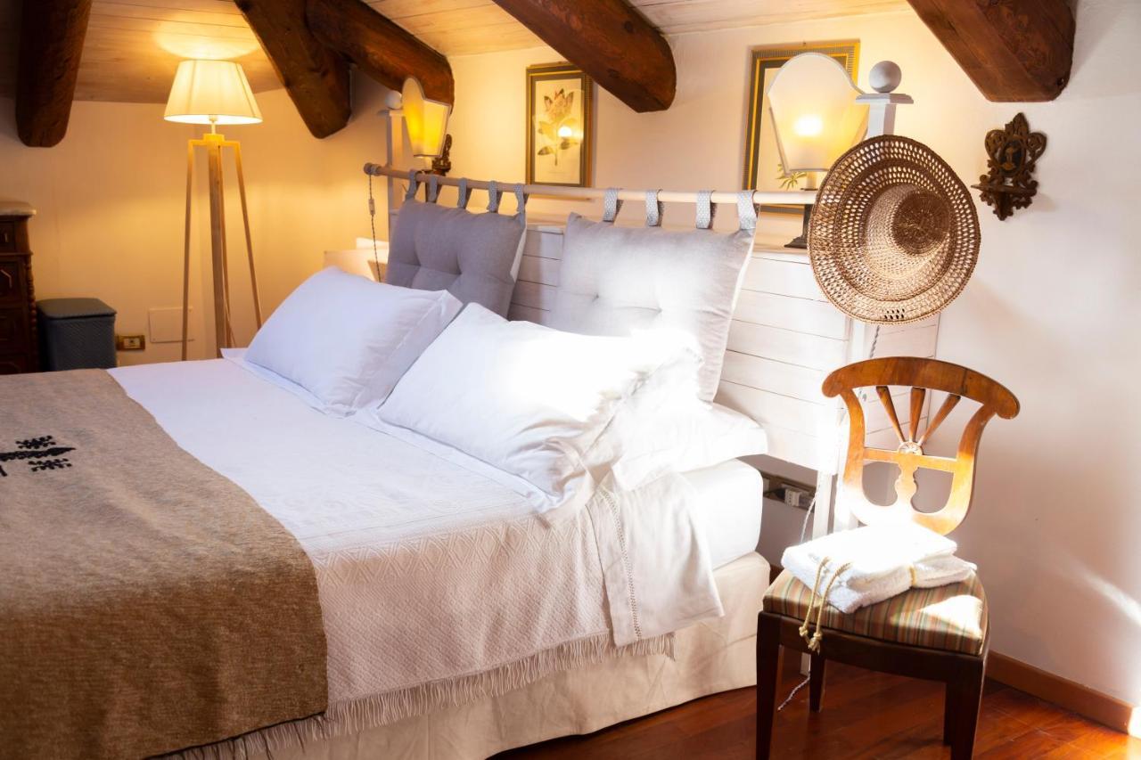 Palazzo Sismonda Bed and Breakfast Corneliano d'Alba Buitenkant foto