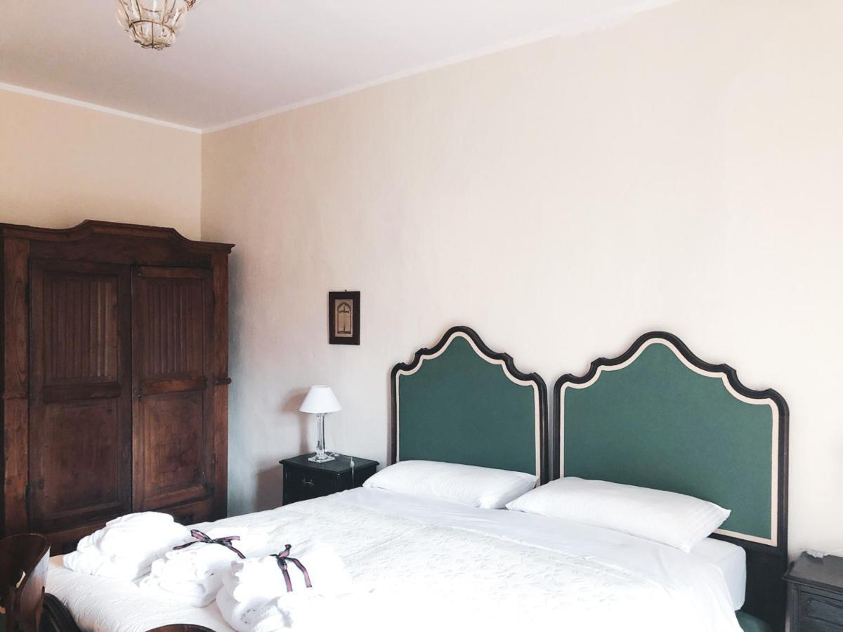 Palazzo Sismonda Bed and Breakfast Corneliano d'Alba Kamer foto