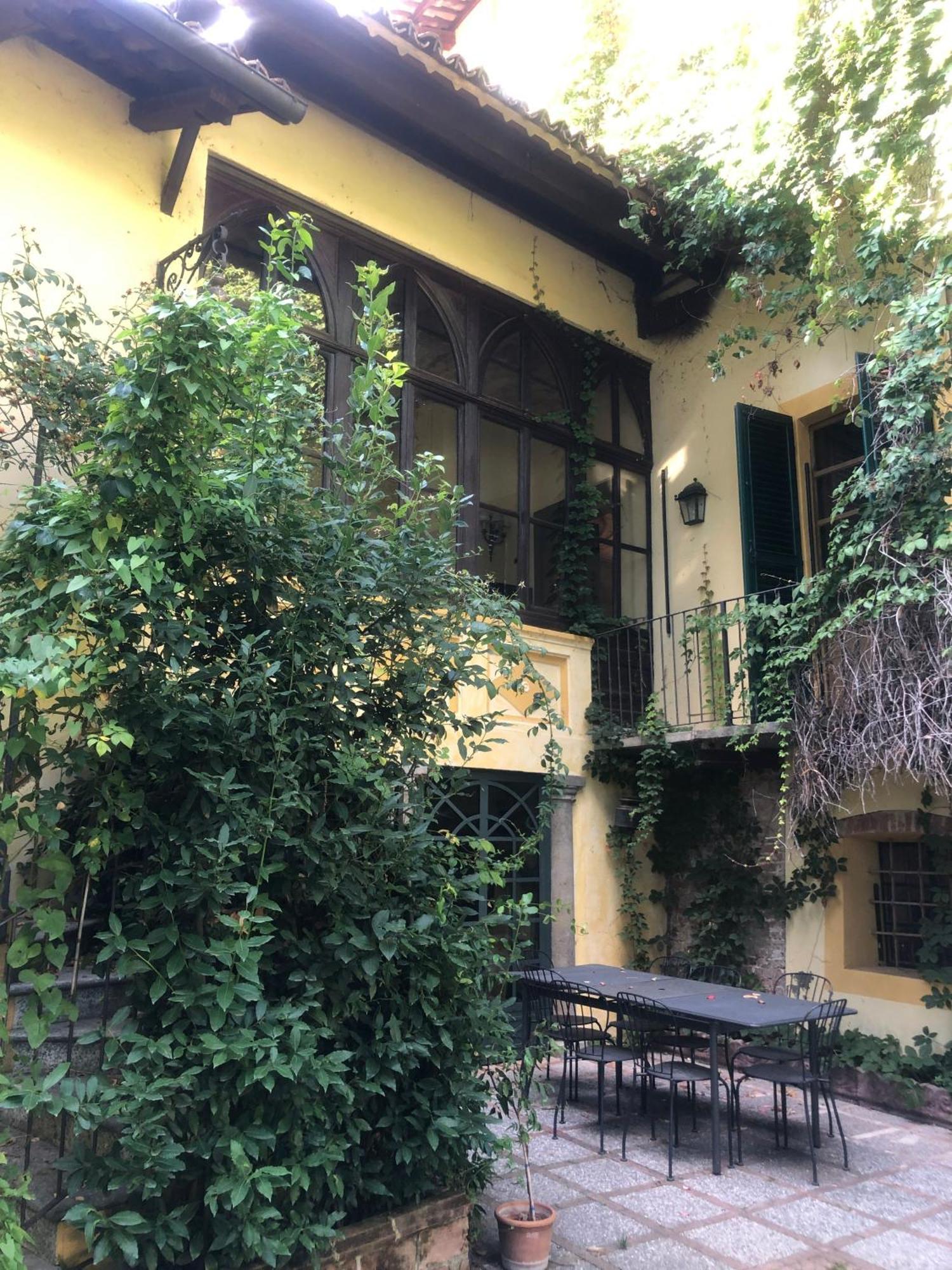 Palazzo Sismonda Bed and Breakfast Corneliano d'Alba Buitenkant foto