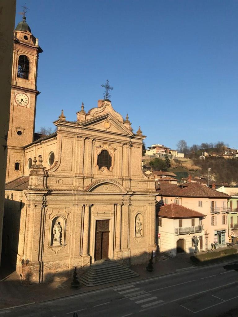 Palazzo Sismonda Bed and Breakfast Corneliano d'Alba Buitenkant foto
