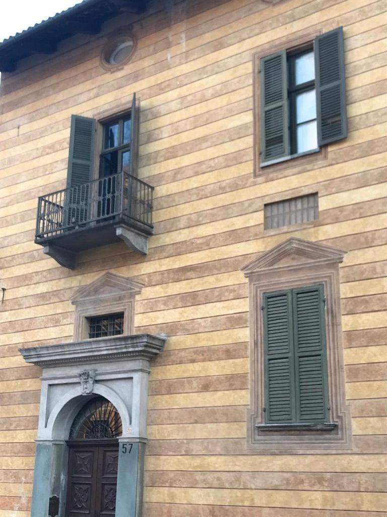 Palazzo Sismonda Bed and Breakfast Corneliano d'Alba Buitenkant foto