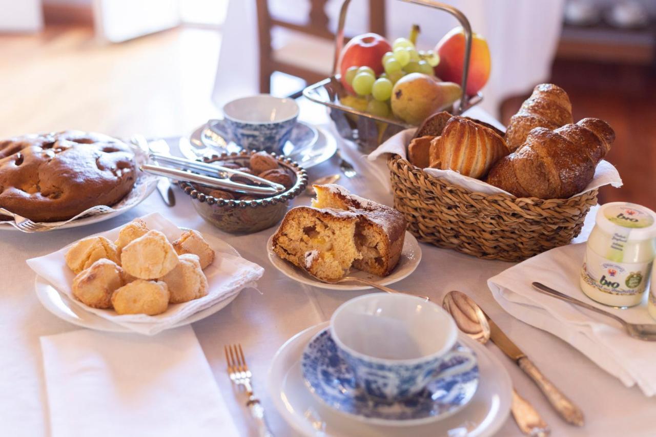 Palazzo Sismonda Bed and Breakfast Corneliano d'Alba Buitenkant foto