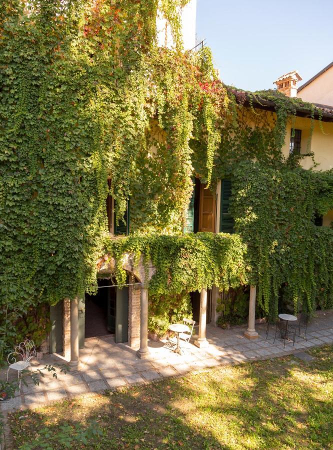 Palazzo Sismonda Bed and Breakfast Corneliano d'Alba Buitenkant foto