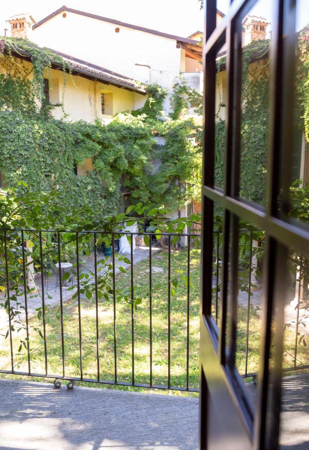 Palazzo Sismonda Bed and Breakfast Corneliano d'Alba Buitenkant foto