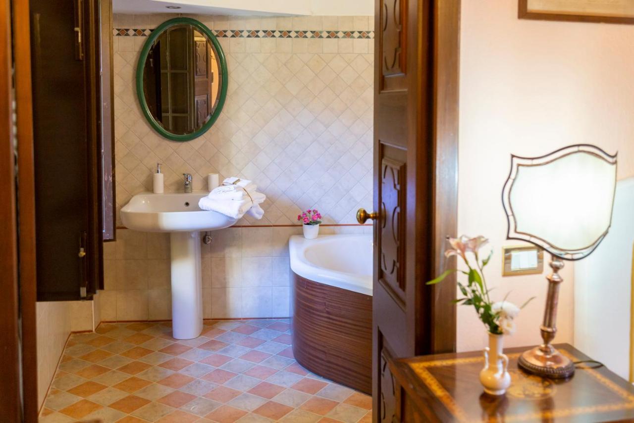 Palazzo Sismonda Bed and Breakfast Corneliano d'Alba Buitenkant foto