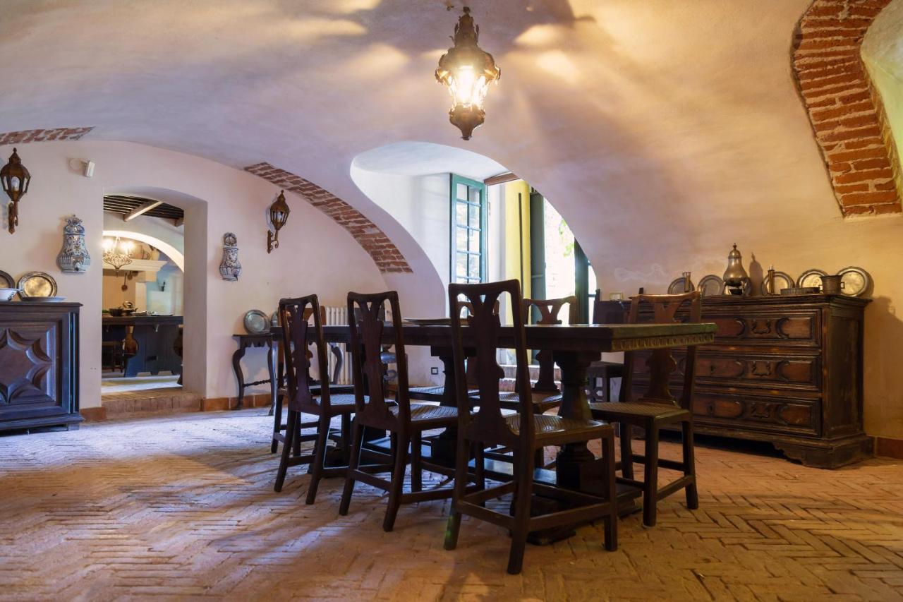 Palazzo Sismonda Bed and Breakfast Corneliano d'Alba Buitenkant foto