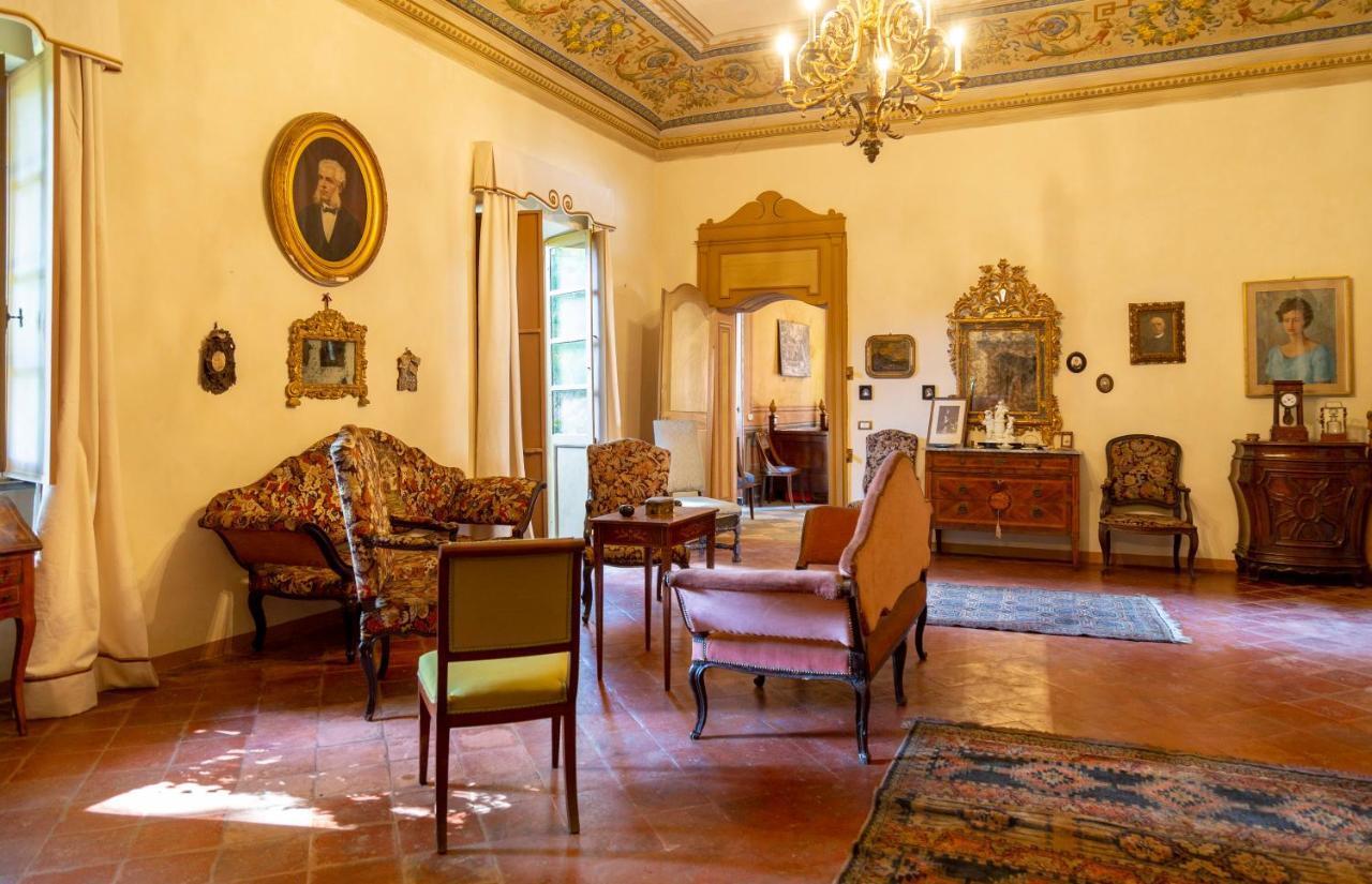 Palazzo Sismonda Bed and Breakfast Corneliano d'Alba Buitenkant foto
