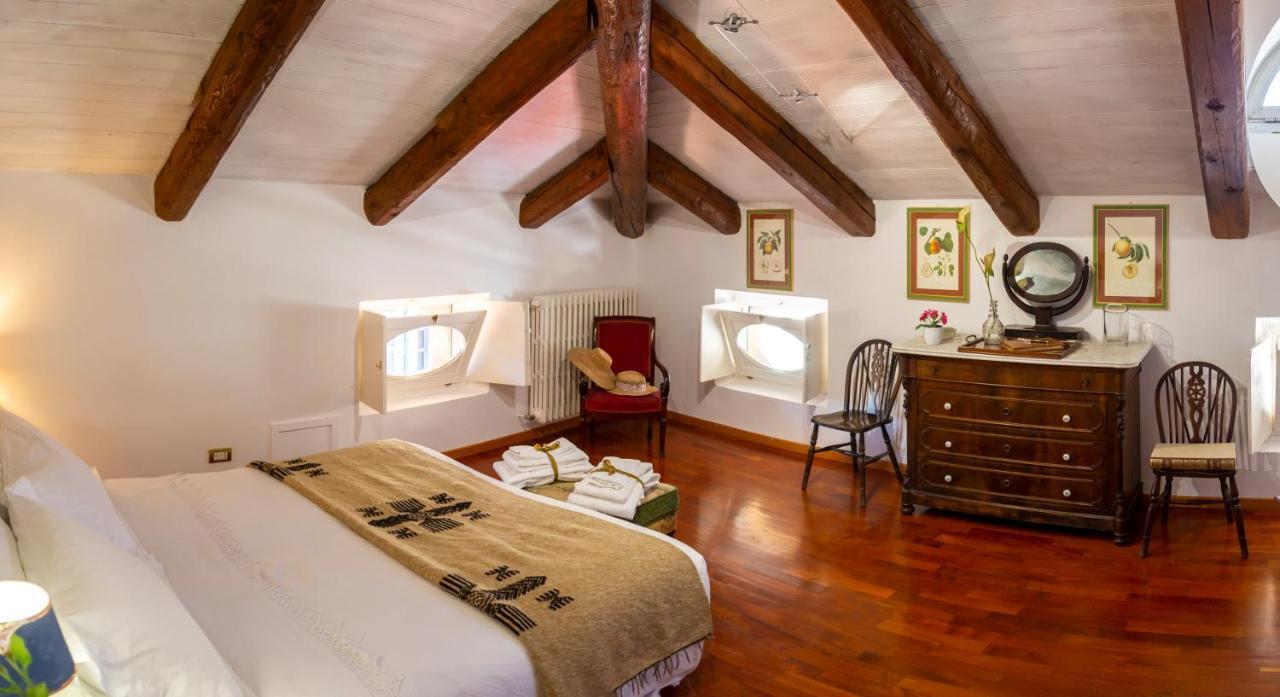 Palazzo Sismonda Bed and Breakfast Corneliano d'Alba Buitenkant foto