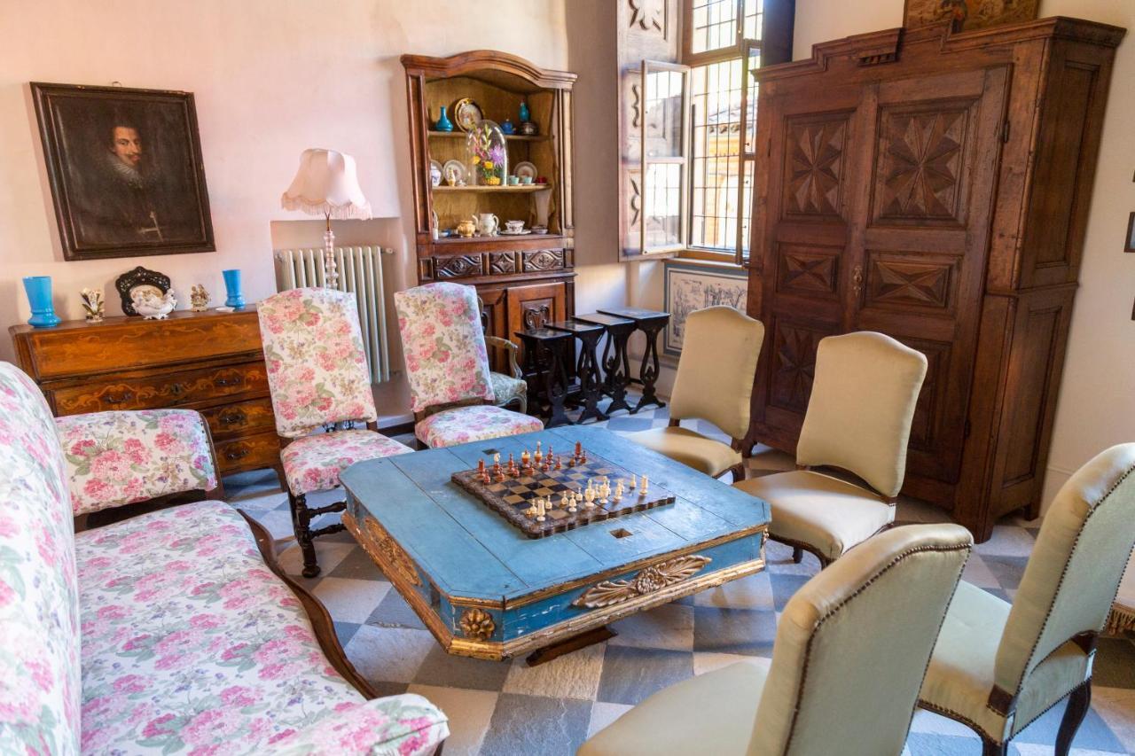 Palazzo Sismonda Bed and Breakfast Corneliano d'Alba Buitenkant foto